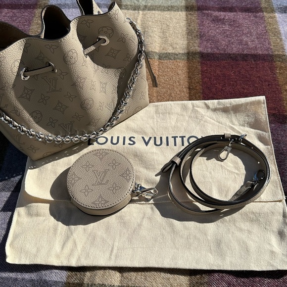 Louis Vuitton Bella Galet Gray bucket bag. EUC. - Picture 3 of 8